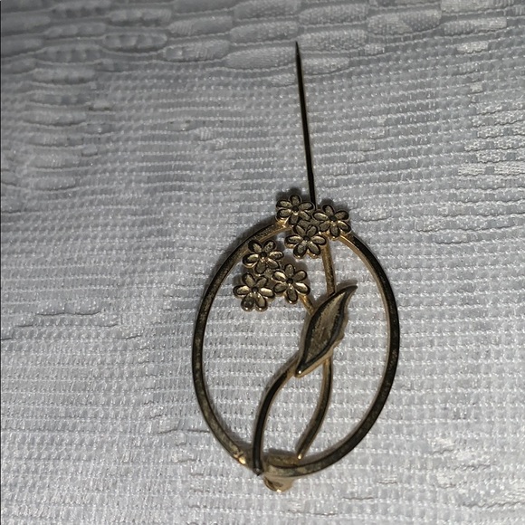 Floral Cluster Gold Tone Oval Brooch/Pin - Picture 4 of 7